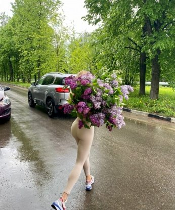 Я креативная и нежная, с множеством опыта, чтобы сделать наше свидание незабываемым. В Москве я считаюсь самой лучшей в своем деле, и мои услуги всегда на высшем уровне. Я умею доставлять истинное наслаждение своим телом и магическими руками. У меня есть отличные отзывы от предыдущих клиентов, которые подтверждают мои навыки и стиль. Я с радостью позабочусь о тебе и твоих желаниях. Ты готов окунуться в безумство страсти со мной? 😘💋 Я жду встречи с тобой! Фото реальные и актуальные. Москва. Алёна